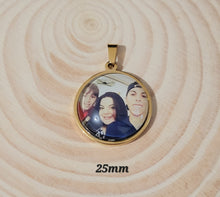 Cargar imagen en el visor de la galería, Gold Stainless Steel Photo Pendants
