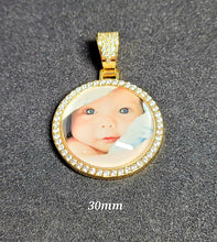 Cargar imagen en el visor de la galería, Round with Rhinestones Gold Plating Photo Pendant
