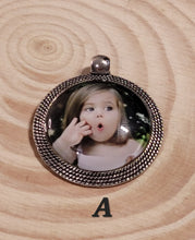 Cargar imagen en el visor de la galería, Silver Fashion Round Photo Pendant
